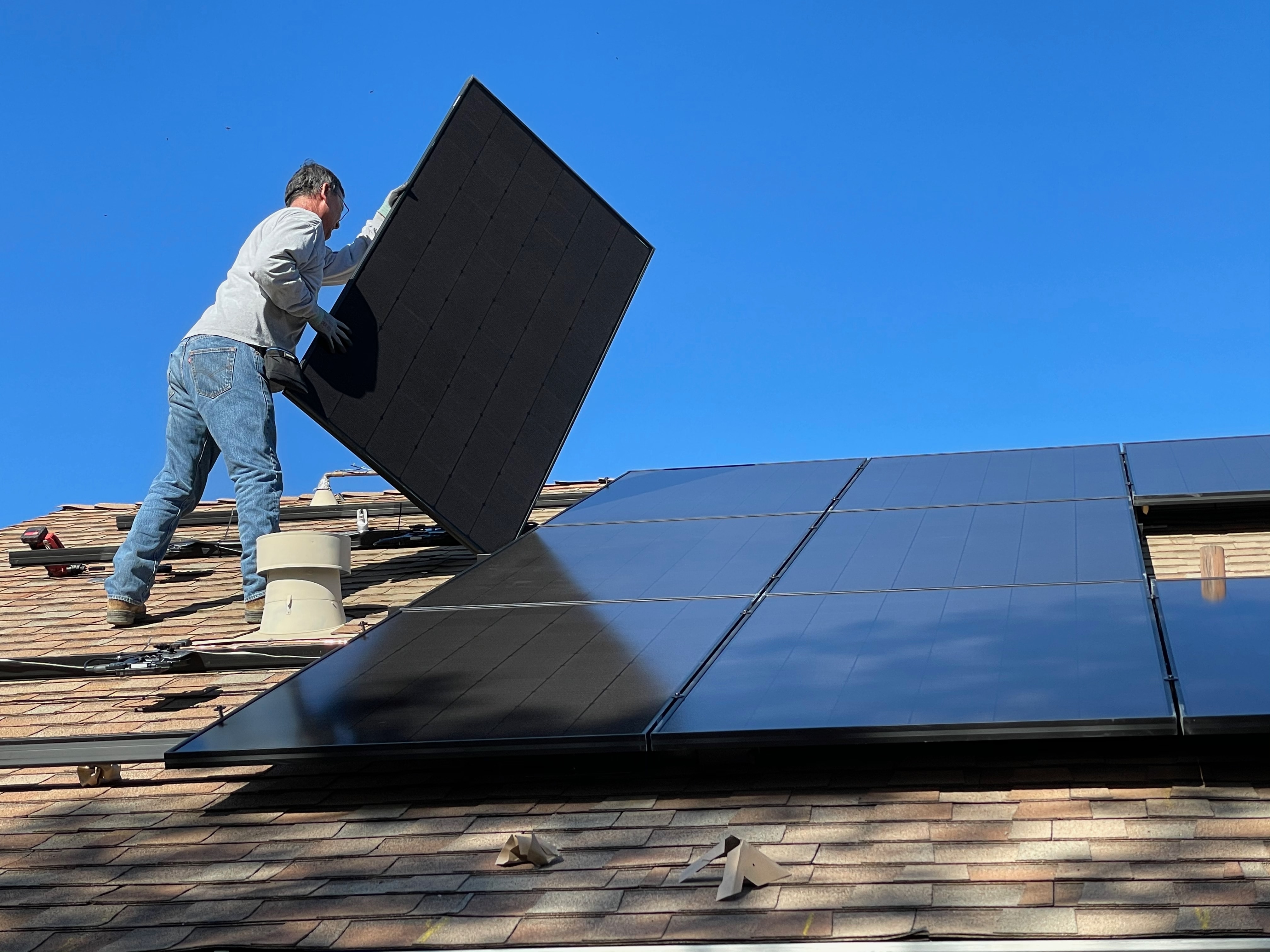 tiny-haus-Solar-panel-roof